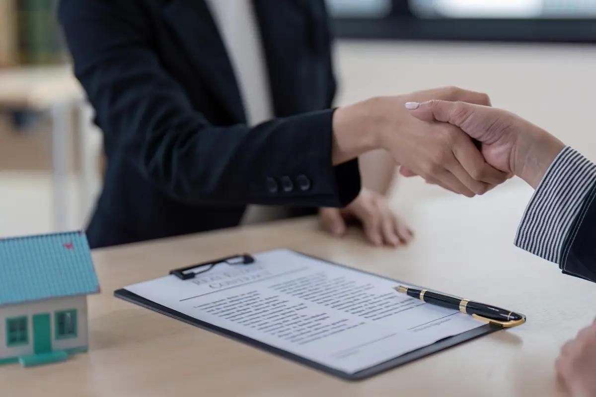 Qué hacer si el cliente promete pagar “a fin de mes”